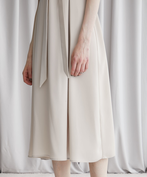 STUDIOUS(ステュディオス)の「【STUDIOUS】カシュクールプリーツコンビ2WAYワンピース(ワンピース・レディース・ブラック/ブラウン/ライトベージュ・FREE)」の9枚目の写真