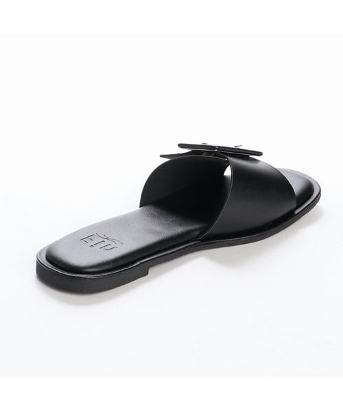 Fin（フィン）の「バックルフラットミュールサンダル（サンダル・レディース・ブラック/ベージュ/アイボリー・LL/S/M/L）」の4枚目の写真