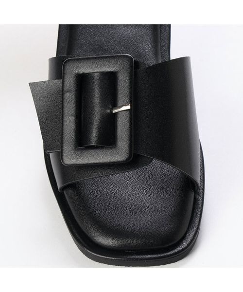 Fin（フィン）の「バックルフラットミュールサンダル（サンダル・レディース・ブラック/ベージュ/アイボリー・LL/S/M/L）」の5枚目の写真