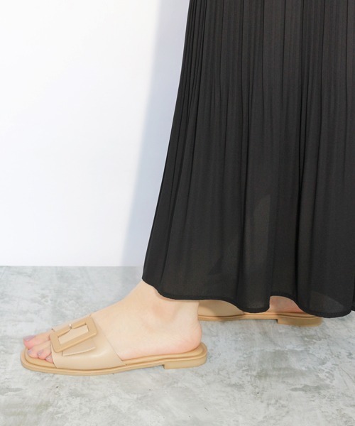 Fin（フィン）の「バックルフラットミュールサンダル（サンダル・レディース・ブラック/ベージュ/アイボリー・LL/S/M/L）」の12枚目の写真