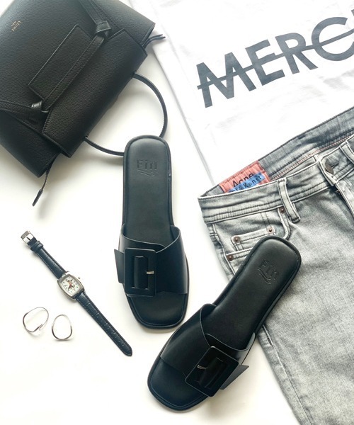 Fin（フィン）の「バックルフラットミュールサンダル（サンダル・レディース・ブラック/ベージュ/アイボリー・LL/S/M/L）」の15枚目の写真