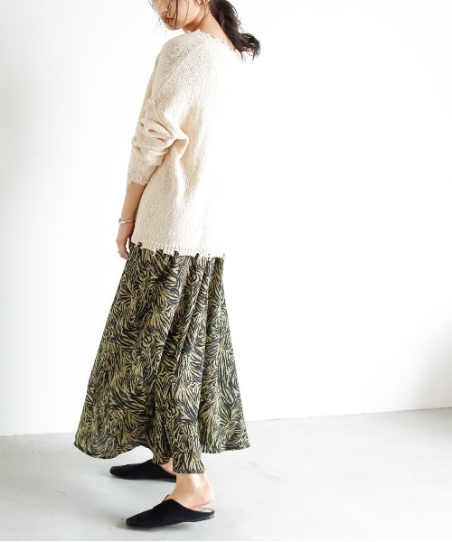 Auntie Rosa Holiday(アンティローザホリデー)の「ゼブラ柄ロングティアードスカート(スカート・レディース・ホワイト/ベージュ/グリーン・FREE)」の3枚目の写真