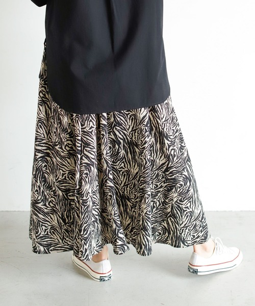 Auntie Rosa Holiday(アンティローザホリデー)の「ゼブラ柄ロングティアードスカート(スカート・レディース・ホワイト/ベージュ/グリーン・FREE)」の17枚目の写真