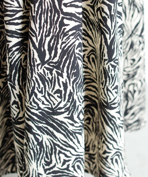 Auntie Rosa Holiday(アンティローザホリデー)の「ゼブラ柄ロングティアードスカート(スカート・レディース・ホワイト/ベージュ/グリーン・FREE)」の8枚目の写真