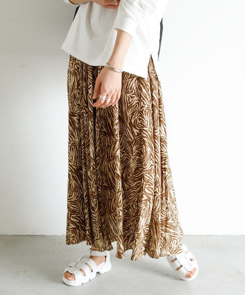 Auntie Rosa Holiday(アンティローザホリデー)の「ゼブラ柄ロングティアードスカート(スカート・レディース・ホワイト/ベージュ/グリーン・FREE)」の18枚目の写真
