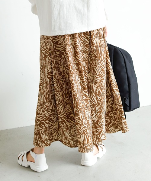 Auntie Rosa Holiday(アンティローザホリデー)の「ゼブラ柄ロングティアードスカート(スカート・レディース・ホワイト/ベージュ/グリーン・FREE)」の12枚目の写真