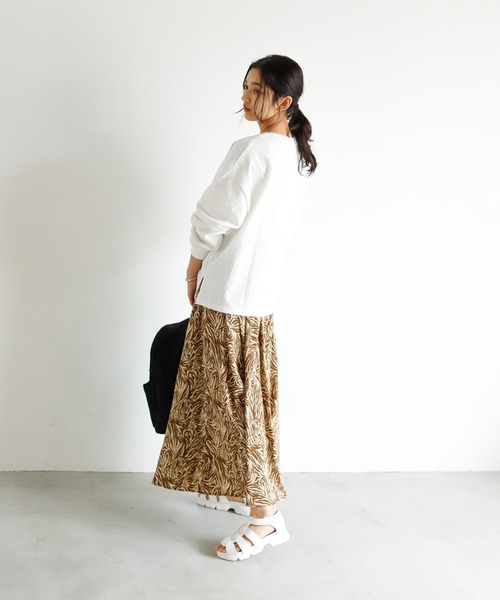 Auntie Rosa Holiday(アンティローザホリデー)の「ゼブラ柄ロングティアードスカート(スカート・レディース・ホワイト/ベージュ/グリーン・FREE)」の15枚目の写真