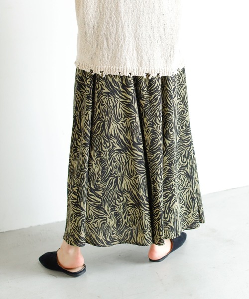 Auntie Rosa Holiday(アンティローザホリデー)の「ゼブラ柄ロングティアードスカート(スカート・レディース・ホワイト/ベージュ/グリーン・FREE)」の6枚目の写真