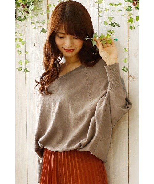 ElegChic(エレグシック)の「Vネックドルマンニットソー(ニット/セーター・レディース・ネイビー/ダークグリーン/グレイッシュベージュ・M/XL/4L)」の2枚目の写真