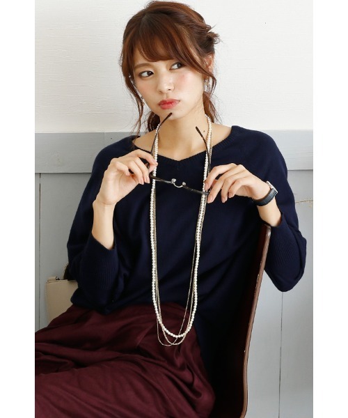 ElegChic(エレグシック)の「Vネックドルマンニットソー(ニット/セーター・レディース・ネイビー/ダークグリーン/グレイッシュベージュ・M/XL/4L)」の13枚目の写真