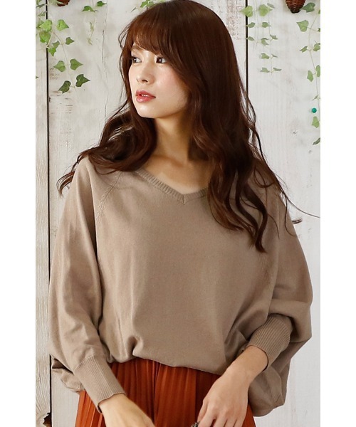 ElegChic(エレグシック)の「Vネックドルマンニットソー(ニット/セーター・レディース・ネイビー/ダークグリーン/グレイッシュベージュ・M/XL/4L)」の4枚目の写真