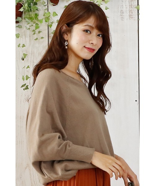 ElegChic(エレグシック)の「Vネックドルマンニットソー(ニット/セーター・レディース・ネイビー/ダークグリーン/グレイッシュベージュ・M/XL/4L)」の6枚目の写真