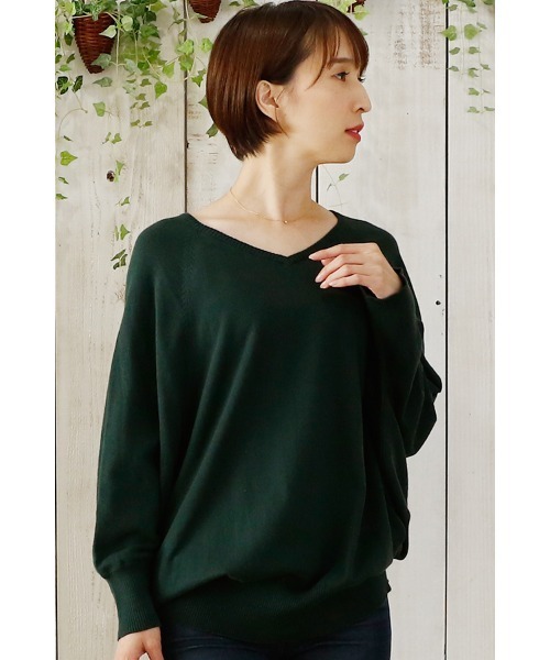 ElegChic(エレグシック)の「Vネックドルマンニットソー(ニット/セーター・レディース・ネイビー/ダークグリーン/グレイッシュベージュ・M/XL/4L)」の19枚目の写真