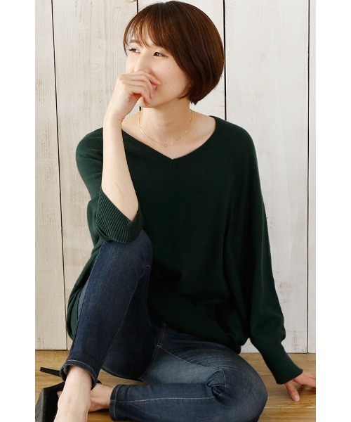 ElegChic(エレグシック)の「Vネックドルマンニットソー(ニット/セーター・レディース・ネイビー/ダークグリーン/グレイッシュベージュ・M/XL/4L)」の5枚目の写真