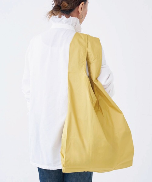 392 plusm（サンキューニプリュスエム）の「PU square bag BIG（エコバッグ/サブバッグ・レディース・ブラック/レッド/イエロー/ブルー・FREE）」の4枚目の写真