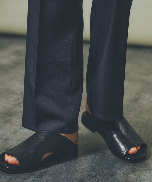 alfredoBANNISTER（アルフレッドバニスター）の「【追加生産】アシメントリー レザー ミュールサンダル（サンダル・メンズ・ブラック・40/41/42/43/44）」の13枚目の写真