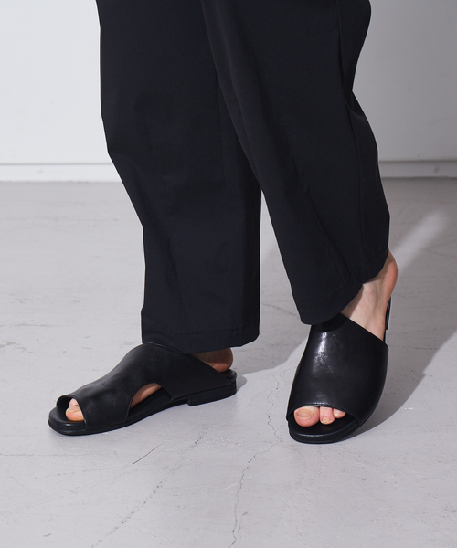 alfredoBANNISTER（アルフレッドバニスター）の「【追加生産】アシメントリー レザー ミュールサンダル（サンダル・メンズ・ブラック・40/41/42/43/44）」の19枚目の写真