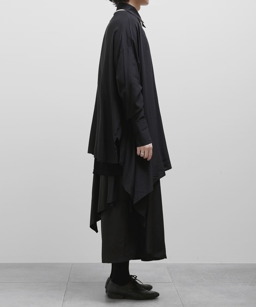 minsobi(ミンソビ)の「ビッグシルエット ドレープシャツ ユニセックス アシンメトリーシャツ(シャツ/ブラウス・メンズ・ブラック・FREE)」の2枚目の写真
