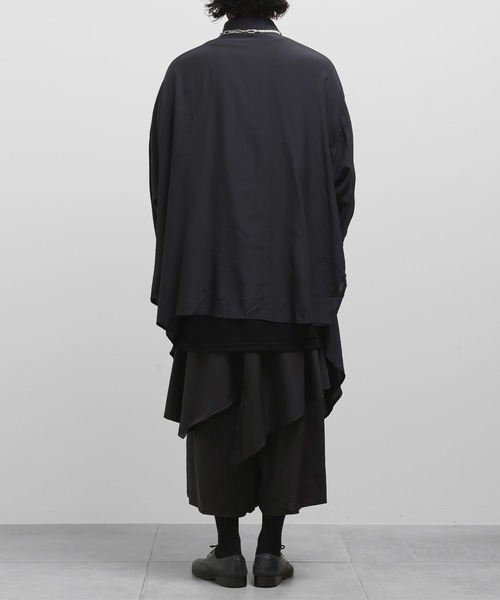 minsobi(ミンソビ)の「ビッグシルエット ドレープシャツ ユニセックス アシンメトリーシャツ(シャツ/ブラウス・メンズ・ブラック・FREE)」の6枚目の写真