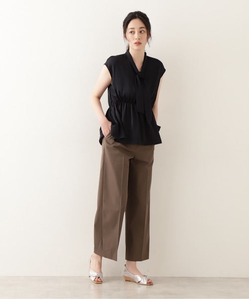 NATURAL BEAUTY BASIC（ナチュラルビューティーベーシック）の「ボタンポイントストレートパンツ（その他パンツ・レディース・ダークブルー/ブラウン/オフホワイト・X-SMALL/MEDIUM/SMALL）」の4枚目の写真