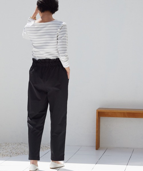 OMNES Another Edition(オムネス アナザーエディション)の「高密度ツイルギャザーパンツ(その他パンツ・レディース・ブラック/アイボリー/ライトカーキ・FREE)」の13枚目の写真