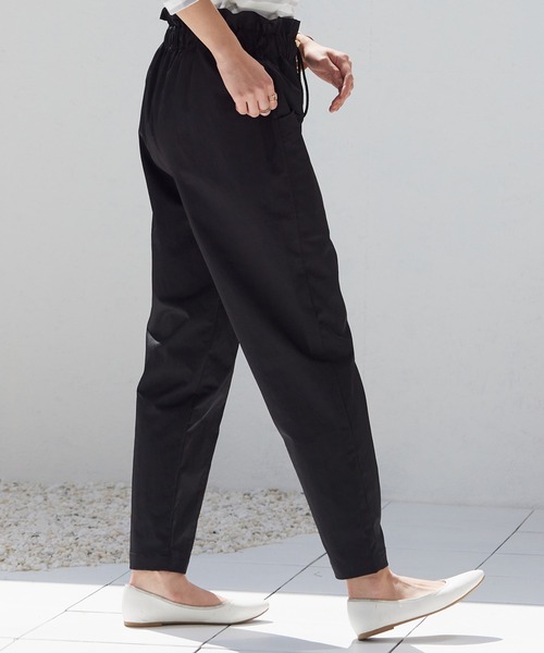 OMNES Another Edition(オムネス アナザーエディション)の「高密度ツイルギャザーパンツ(その他パンツ・レディース・ブラック/アイボリー/ライトカーキ・FREE)」の14枚目の写真