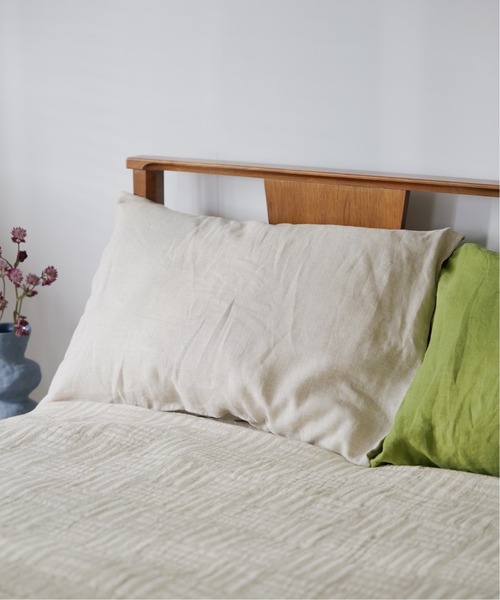 journal standard Furniture (ジャーナルスタンダードファニチャー)の「LINEN PILLOW 43X63 リネンピロークッションカバー(クッション/クッションカバー・レディース・アイボリー/Purple・FREE)」の1枚目の写真