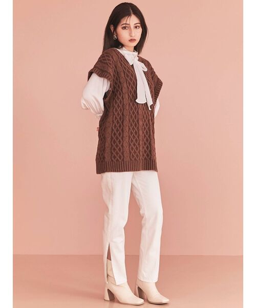 CALNAMUR(カルナムール)の「センタープレススリットデニムパンツ(デニムパンツ・レディース・インディゴブルー/ホワイト・MEDIUM/SMALL)」の17枚目の写真