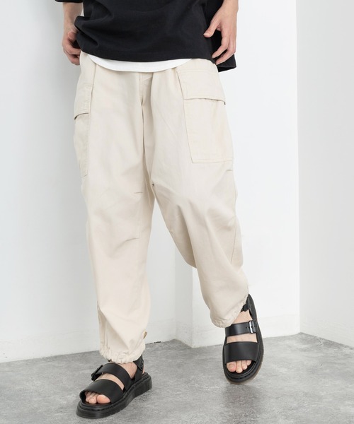 Rocky Monroe（ロッキーモンロー）の「ミリタリー 綾織 ワイド バルーン カーゴパンツ（カーゴパンツ・メンズ・ブラック/ベージュ/ネイビー/オフホワイト/オリーブ・S/M/L）」の2枚目の写真