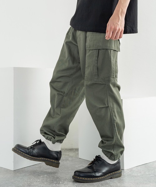 Rocky Monroe（ロッキーモンロー）の「ミリタリー 綾織 ワイド バルーン カーゴパンツ（カーゴパンツ・メンズ・ブラック/ベージュ/ネイビー/オフホワイト/オリーブ・S/M/L）」の5枚目の写真