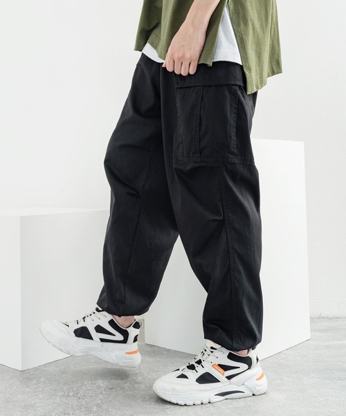 Rocky Monroe（ロッキーモンロー）の「ミリタリー 綾織 ワイド バルーン カーゴパンツ（カーゴパンツ・メンズ・ブラック/ベージュ/ネイビー/オフホワイト/オリーブ・S/M/L）」の3枚目の写真