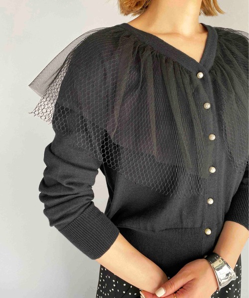 PICCIN(ピッチン)の「チュール衿パール釦カーディガン(カーディガン/ボレロ・レディース・ブラック/グレー/アイボリー/サーモンピンク・M)」の3枚目の写真