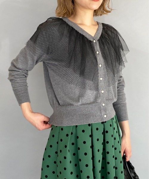 PICCIN(ピッチン)の「チュール衿パール釦カーディガン(カーディガン/ボレロ・レディース・ブラック/グレー/アイボリー/サーモンピンク・M)」の9枚目の写真