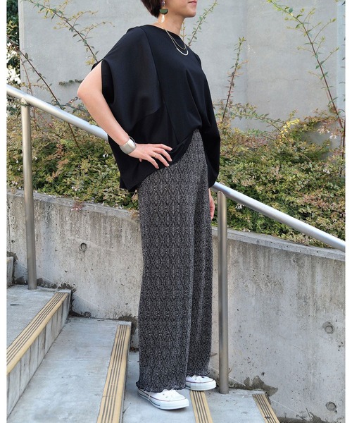 超ポイントアップ祭 NICOLE white（ニコルホワイト）の「ダマスク柄プリーツパンツ パンツ