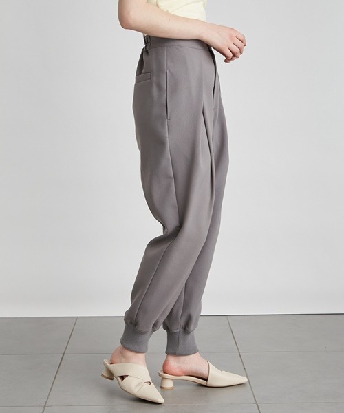 LILY BROWN（リリーブラウン）の「タックジョガーパンツ（その他パンツ