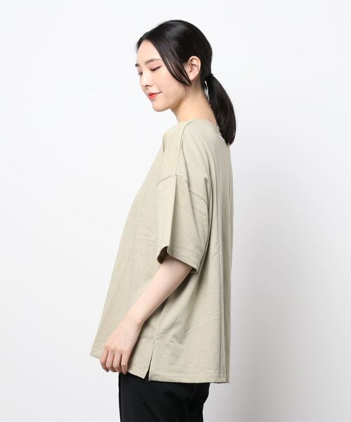 nemne store(ネンネストア)の「きらきら光るプリントTシャツ(Tシャツ/カットソー・レディース・グレー/ベージュ系その他2/グリーン/ホワイト系その他/ブルーグレー/カーキ/オフホワイト/ベージュ系その他3/ベージュ系その他/カーキブラウン・フリー)」の19枚目の写真