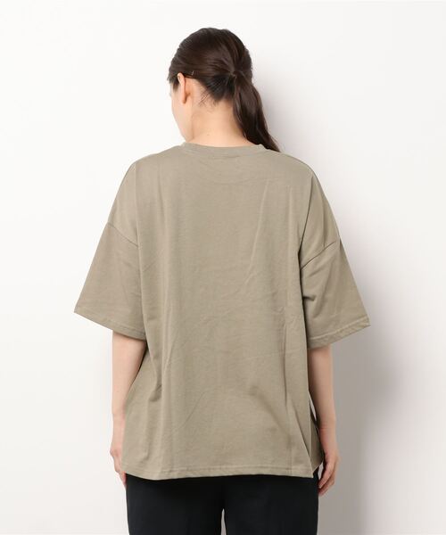 nemne store(ネンネストア)の「きらきら光るプリントTシャツ(Tシャツ/カットソー・レディース・グレー/ベージュ系その他2/グリーン/ホワイト系その他/ブルーグレー/カーキ/オフホワイト/ベージュ系その他3/ベージュ系その他/カーキブラウン・フリー)」の15枚目の写真