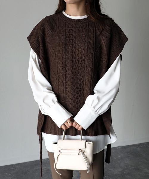 Riberry（リベリー）の「サイドリボンケーブルニットベスト（ベスト・レディース・ブラック/ブラウン/アイボリー/グレイッシュベージュ・MEDIUM）」の8枚目の写真