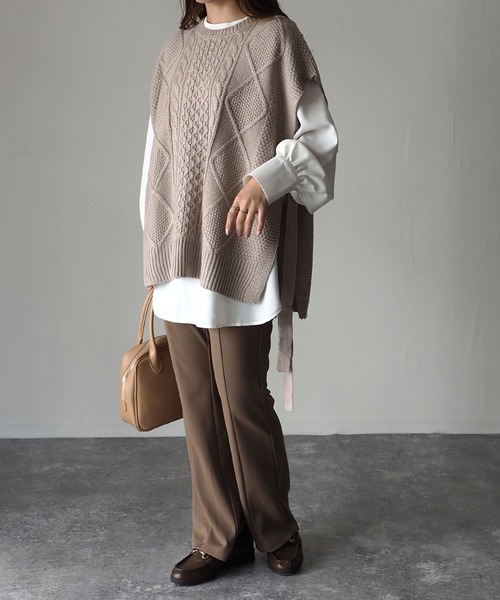 Riberry（リベリー）の「サイドリボンケーブルニットベスト（ベスト・レディース・ブラック/ブラウン/アイボリー/グレイッシュベージュ・MEDIUM）」の12枚目の写真