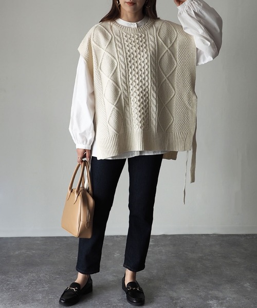 Riberry（リベリー）の「サイドリボンケーブルニットベスト（ベスト・レディース・ブラック/ブラウン/アイボリー/グレイッシュベージュ・MEDIUM）」の17枚目の写真