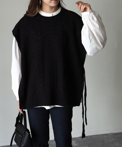 Riberry（リベリー）の「サイドリボンケーブルニットベスト（ベスト・レディース・ブラック/ブラウン/アイボリー/グレイッシュベージュ・MEDIUM）」の19枚目の写真