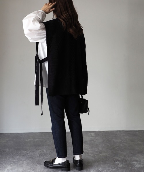 Riberry（リベリー）の「サイドリボンケーブルニットベスト（ベスト・レディース・ブラック/ブラウン/アイボリー/グレイッシュベージュ・MEDIUM）」の10枚目の写真