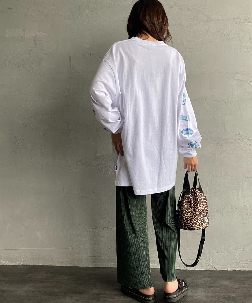 BEN DAVIS（ベンデイビス）の「[BEN DAVIS/ベンデイビス] BANNERS 袖プリントロンT（Tシャツ/カットソー・レディース・ホワイト/ブラック/パープル・M/L/XL）」の11枚目の写真