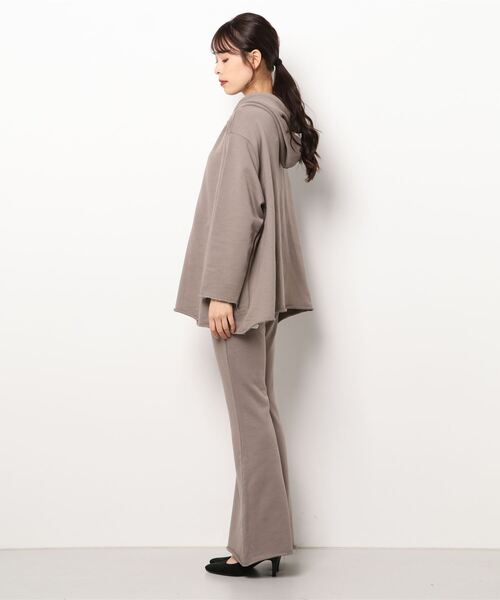 ANAP（アナップ）の「オーバーフーディートップス×フレアパンツ セットアップ（パーカー・レディース・スミクロ/グレイッシュベージュ/ライトグレー/ベージュ・FREE）」の6枚目の写真