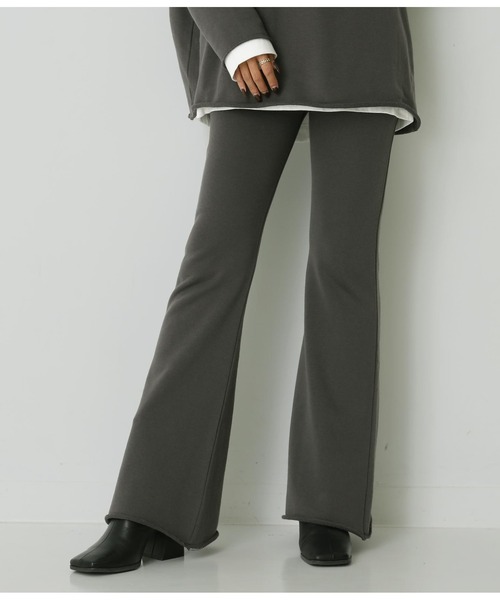 ANAP（アナップ）の「オーバーフーディートップス×フレアパンツ セットアップ（パーカー・レディース・スミクロ/グレイッシュベージュ/ライトグレー/ベージュ・FREE）」の16枚目の写真