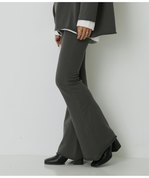 ANAP（アナップ）の「オーバーフーディートップス×フレアパンツ セットアップ（パーカー・レディース・スミクロ/グレイッシュベージュ/ライトグレー/ベージュ・FREE）」の17枚目の写真