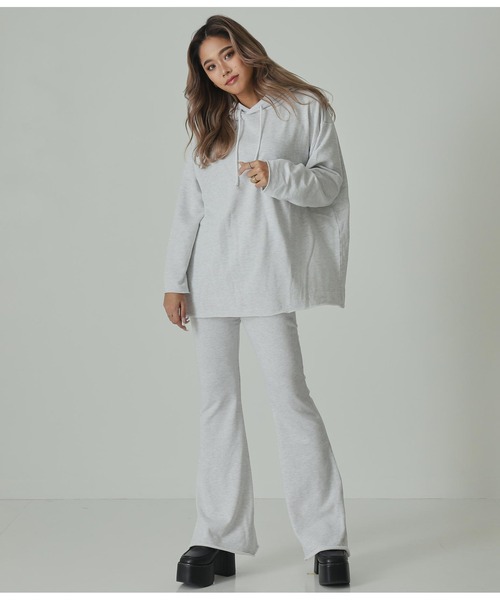 ANAP（アナップ）の「オーバーフーディートップス×フレアパンツ セットアップ（パーカー・レディース・スミクロ/グレイッシュベージュ/ライトグレー/ベージュ・FREE）」の8枚目の写真