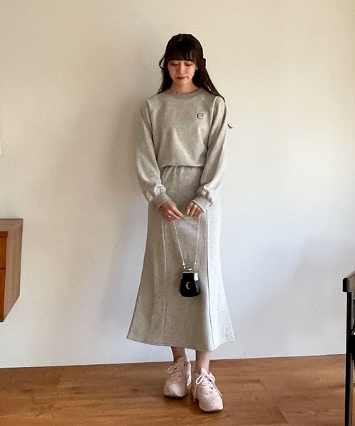 EPIMI E'PIMMY（エピミエピミー）の「〈Set upにも〉オリジナルeロゴスウェット（スウェット・レディース・ブラック/オートミール/杢グレー/クリーム・MEDIUM）」の11枚目の写真