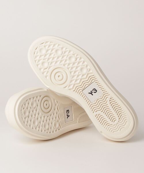 Y-3(ワイスリー)の「Y-3 AJATU COURT LOW(スニーカー・メンズ・ホワイト×ブラック・22.5cm/23.5cm/24.5cm/25.5cm/26.5cm/27.5cm/28.5cm/29.5cm/23.0cm/24.0cm/26.0cm/27.0cm/28.0cm/29.0cm/25.0cm)」の3枚目の写真