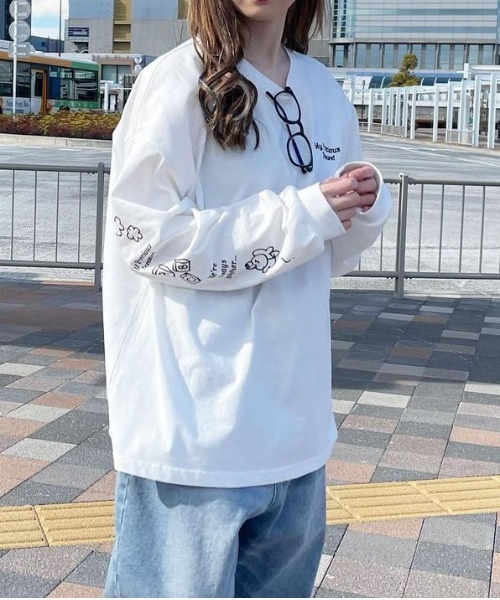 PairPair（ペアペア）の「袖プリントロンT(ユニセックス)（Tシャツ/カットソー・レディース・ブラック/オフホワイト・FREE）」の4枚目の写真